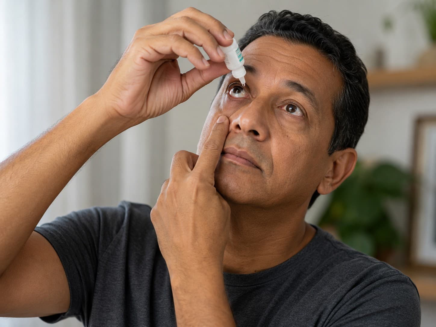 Como pingar os colírios de glaucoma sozinho?